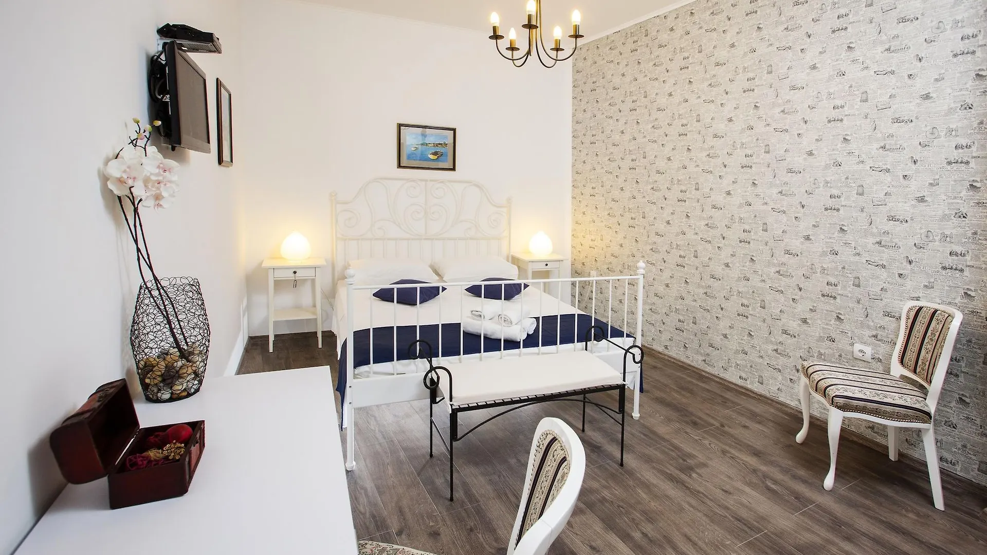 Prior Suites Split