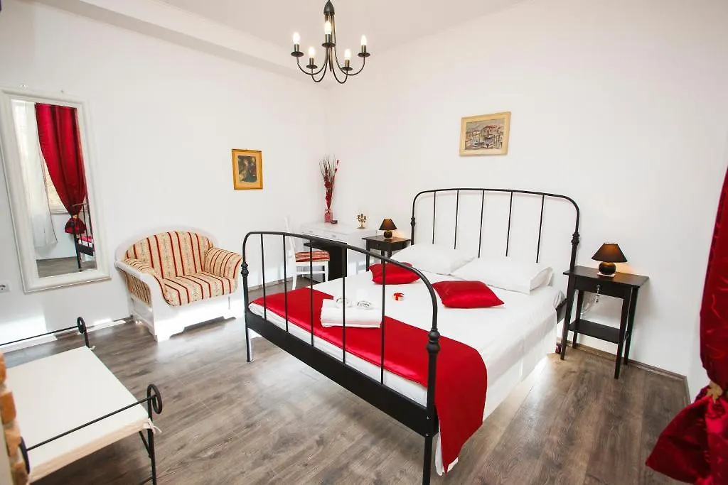 Prior Suites Split